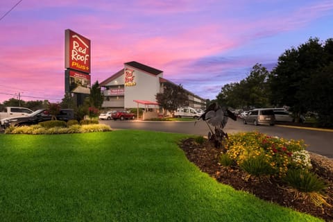 Red Roof Inn PLUS+ Nashville Airport Hotel in Nashville