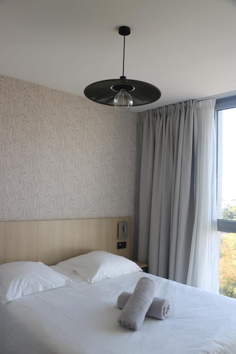 Property building, Photo of the whole room, Bedroom