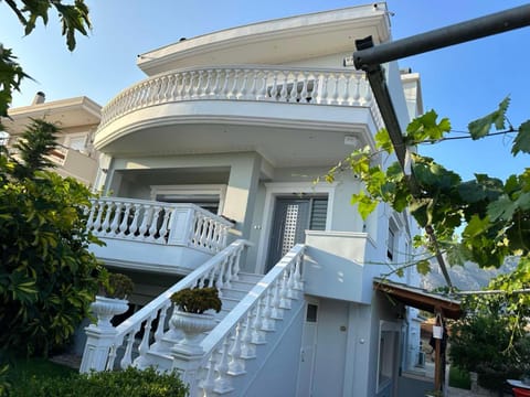 KONTIS' Luxury Detached house near the sea House in Euboea