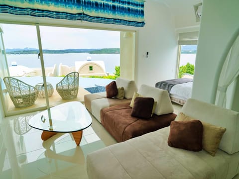 Bed, Natural landscape, View (from property/room), Balcony/Terrace, Living room, Photo of the whole room, Seating area, Dining area, Bedroom, Sea view