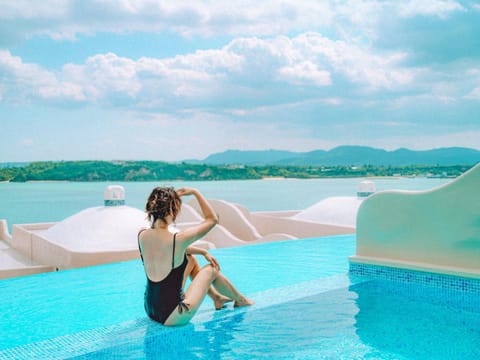 Pool view, Sea view