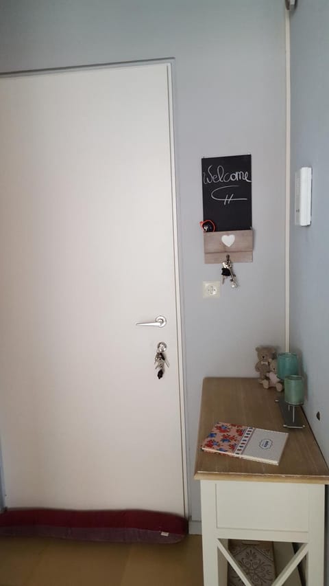 Studio Raversijde with Sea View Apartment in Ostend