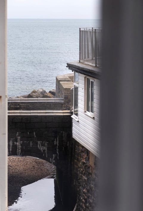 Ammonite Luxury beachfront apartment Eigentumswohnung in Lyme Regis