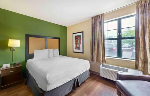 Extended Stay America Select Suites - Chicago - Naperville - West Hotel in Naperville