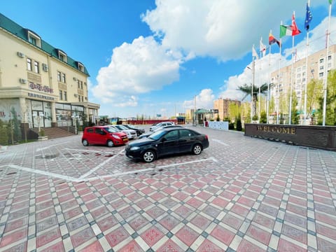 Neighbourhood, Street view