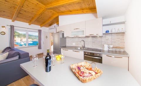 Dining area, Communal kitchen