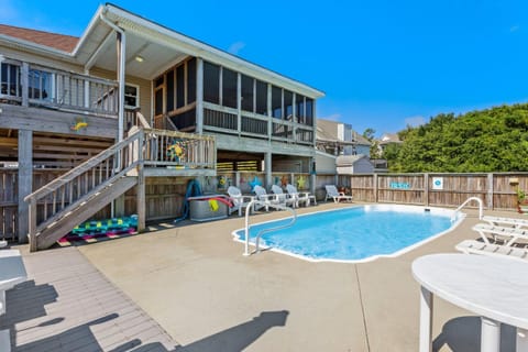 4031 Where R You Pool Golf Course Views House in Southern Shores