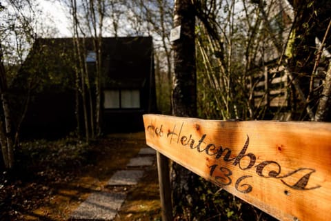 Het Hertenbos Chalet 136 - Bos- Groene Oase- Rustmoment- Zwembad Chalet in Wallonia, Belgium