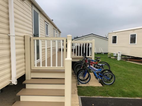 4 bedroom 10 berth caravans with Hot Tub ,Mountain Bikes Tattershall Lakes Campeggio /
resort per camper in Tattershall