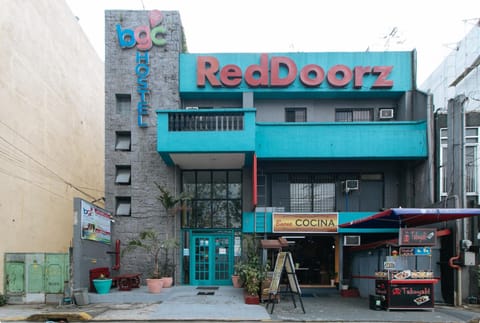 RedDoorz Plus @ Danlig Street Makati Hôtel in Makati
