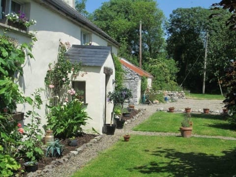 Beautiful 300 year old traditional country cottage House in County Limerick