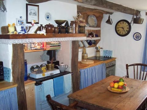 Beautiful 300 year old traditional country cottage House in County Limerick