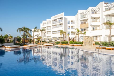 Property building, Day, Pool view, Swimming pool, sunbed