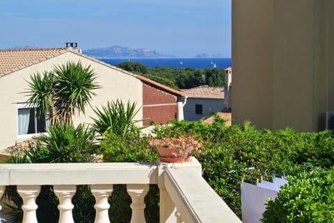 Villa de 5 chambres a Sausset les Pins a 500 m de la plage avec vue sur la mer piscine privee et jardin clos Villa in Sausset-les-Pins