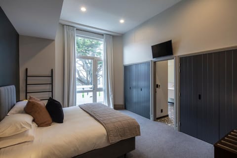 The Burlington Luxury Octagon Apartment Condo in Dunedin