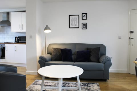 Spring, Day, Night, Winter, Summer, Living room, Seating area, Autumn, On site, Seasons, Location, Sunset, internet