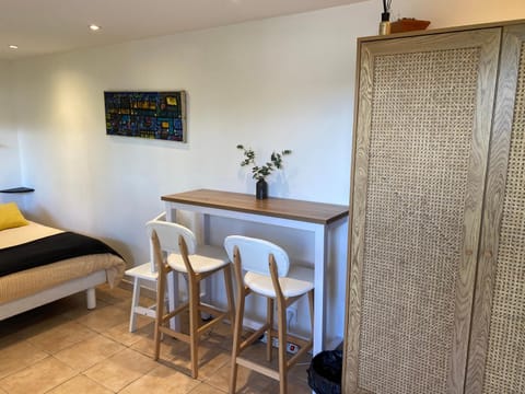 Petite chambre indépendante avec sdb, clim et parking privé Vacation rental in Nice