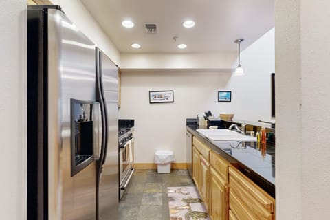 Tavern Inn #55 Apartment in Palisades Tahoe (Olympic Valley)