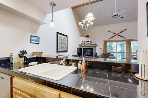 Tavern Inn #55 Apartment in Palisades Tahoe (Olympic Valley)