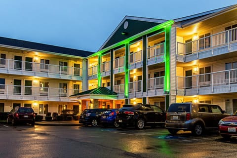 HomeTowne Studios by Red Roof Tacoma - Puyallup Motel in Puyallup
