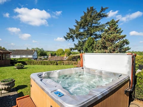 Garden, Hot Tub, Hot Tub, Garden view