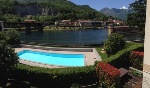 Pool view, Pool view