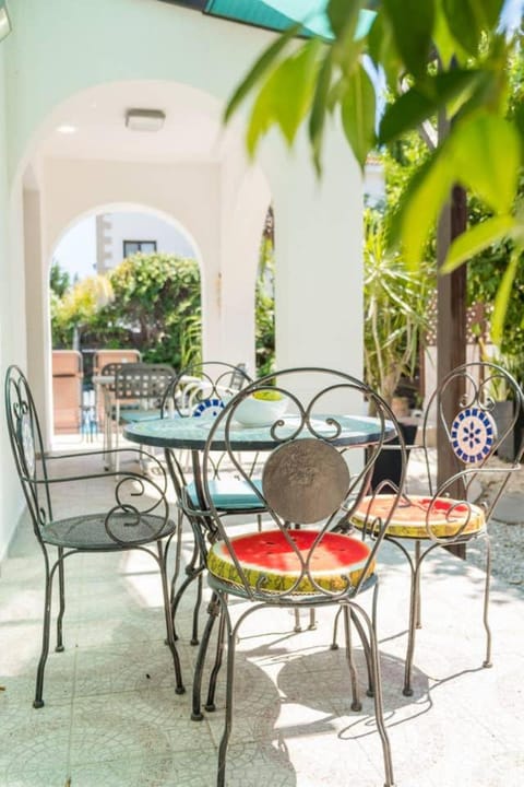 Patio, Dining area