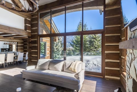 3354 Peak Drive Chalet in Whistler