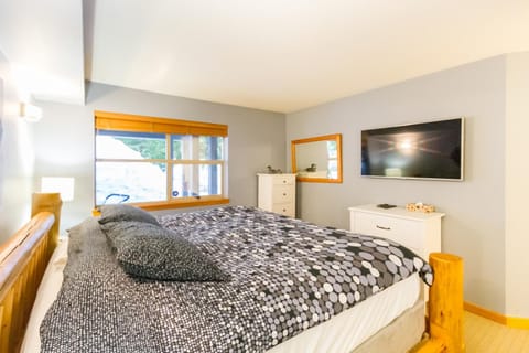 Ski in Out, Great Location, Free Shuttle Bus House in Whistler