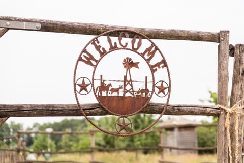 Property building, Spring, Day, Property logo or sign, Bird's eye view, Winter, Summer, Decorative detail, Logo/Certificate/Sign, Animals, Autumn, Entertainment, Seasons, Location, pet friendly