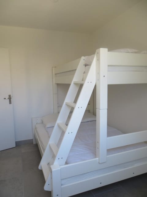 Bed, bunk bed