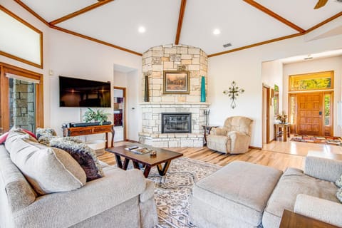 Majestic View House in Horseshoe Bay