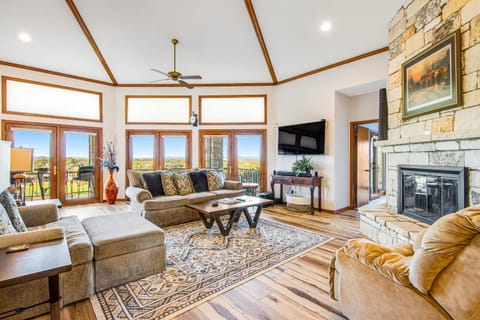 Majestic View House in Horseshoe Bay