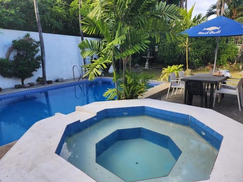 BF Homes International House for rent with pool and Jacuzzi Location de vacances in Las Pinas