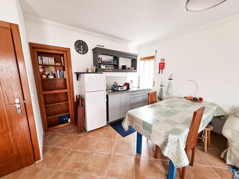 Kitchen or kitchenette, Dining area, Communal kitchen