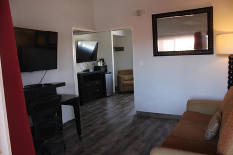 Sunset Inn Hotel in Costa Mesa