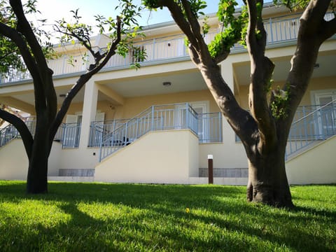 Facade/entrance, Garden