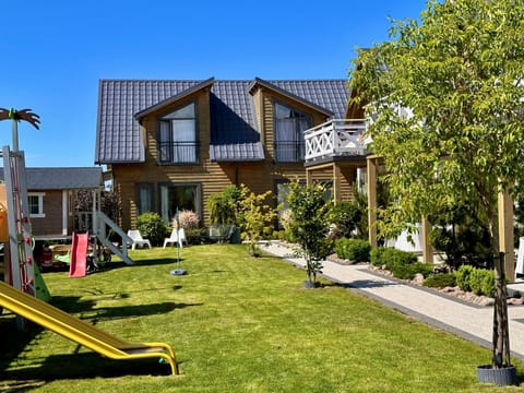 Property building, Natural landscape, Garden, Garden view, sunbed