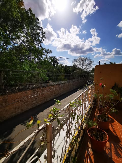 Property building, Day, Balcony/Terrace