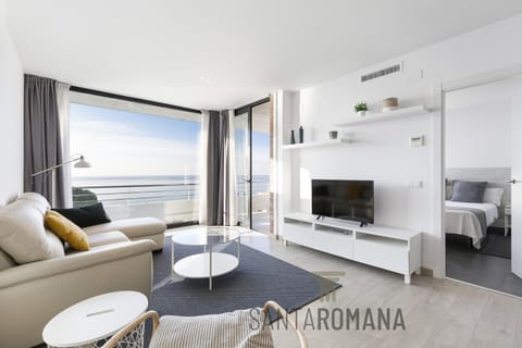 TV and multimedia, View (from property/room), Balcony/Terrace, Living room, Photo of the whole room, Bedroom, Sea view