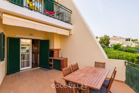 Villa Lorenzo - walking distance to beach House in Guia