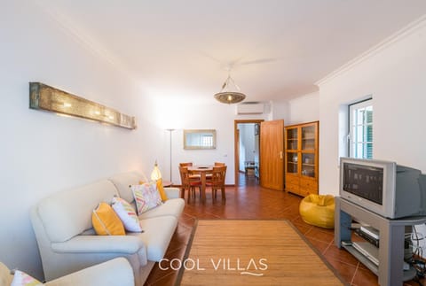 Villa Lorenzo - walking distance to beach House in Guia