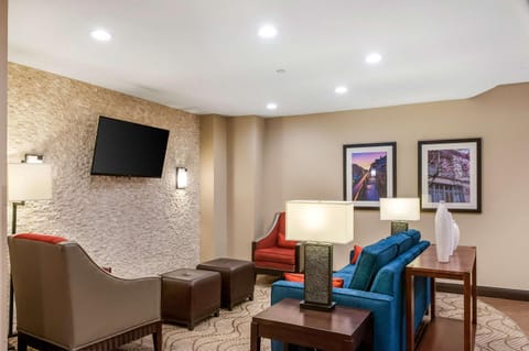 Comfort Inn & Suites At Copeland Tower Hotel in Metairie