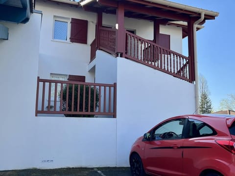 Appartement T1 Bis avec Terrasse et Piscine à Cambo-les-Bains, 1 Chambre, Parking Privé - FR-1-495-4 Apartment in French Basque Country