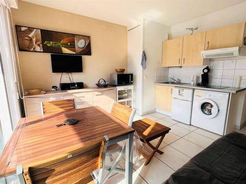 Appartement T1 Bis avec Terrasse et Piscine à Cambo-les-Bains, 1 Chambre, Parking Privé - FR-1-495-4 Apartment in French Basque Country