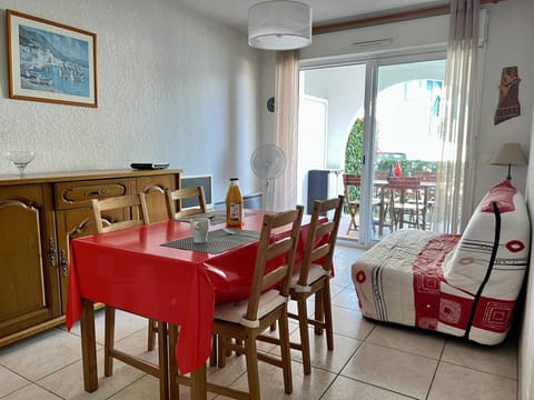 Appartement T1 Bis avec jardin privé et piscine, 4 pers, Cambo-les-Bains - FR-1-495-13 Apartment in French Basque Country