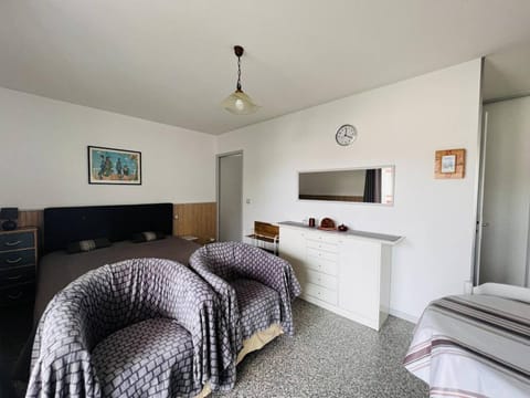 Appartement T1 lumineux avec balcon ensoleillé et parking, 2 couchages, Cambo-les-Bains - FR-1-495-16 Apartment in French Basque Country