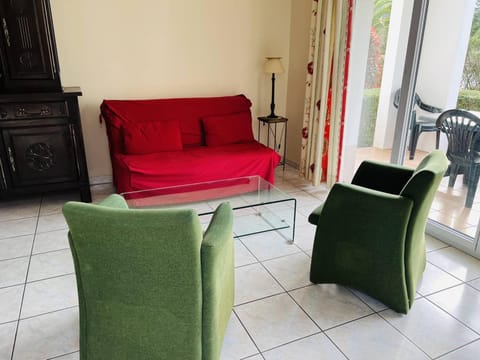 Appartement T3 avec Terrasse et Piscine, 4 Couchages, Proche Centre-Ville - Cambo-les-Bains - FR-1-495-18 Apartment in French Basque Country