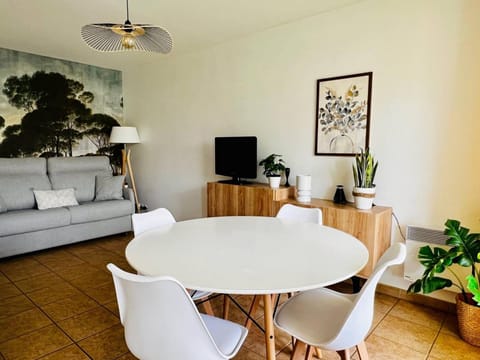 Appartement T2 à Cambo-les-Bains, RDC, piscine, proche thermes, wifi, parking privé, non-fumeur. - FR-1-495-33 Apartment in French Basque Country