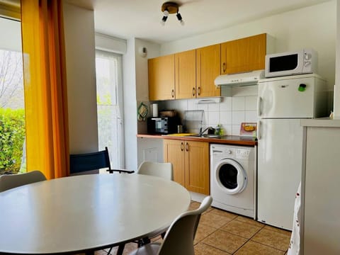 Appartement T2 à Cambo-les-Bains, RDC, piscine, proche thermes, wifi, parking privé, non-fumeur. - FR-1-495-33 Apartment in French Basque Country